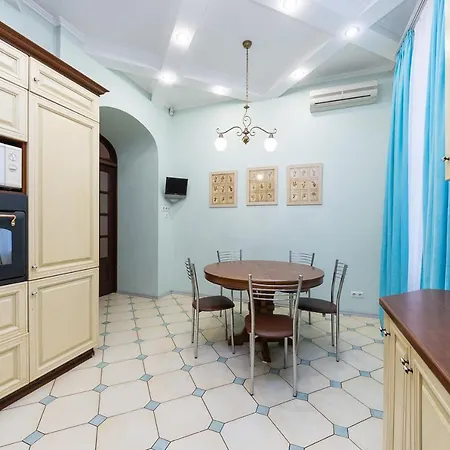 Apartment On Independence Square