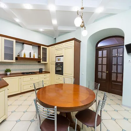 Apartment On Independence Square *