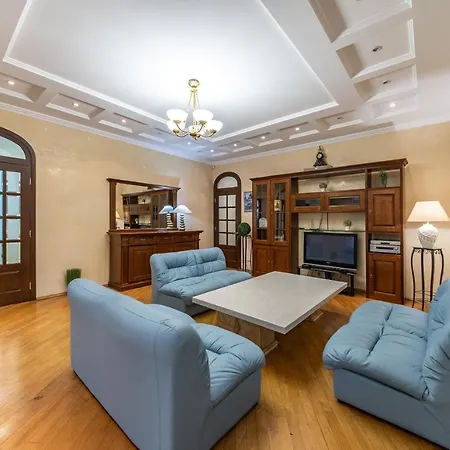 Apartment On Independence Square *